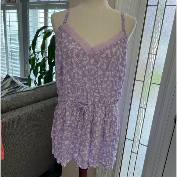 Trendy Floating Daisy V-neck Camisole Top, NWT - Picture 2 of 7